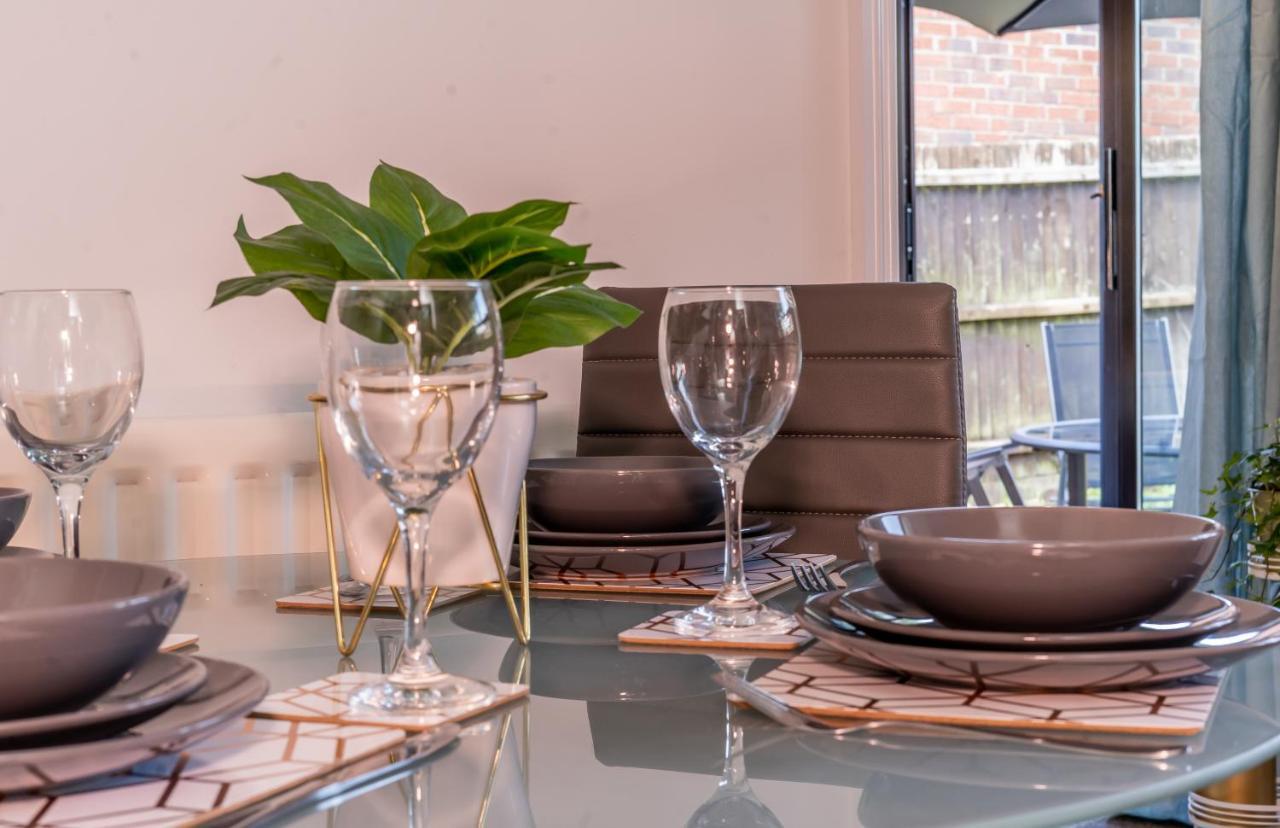 Mk Center House: Family-friendly With Free Parking And Sky Tv Milton Keynes